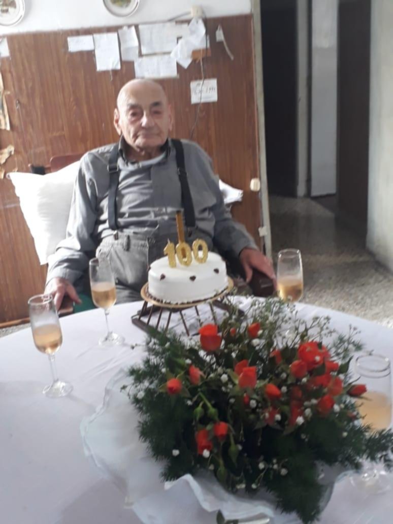 Ferroviario y gran jugador de truco, Aníbal cantó los 100