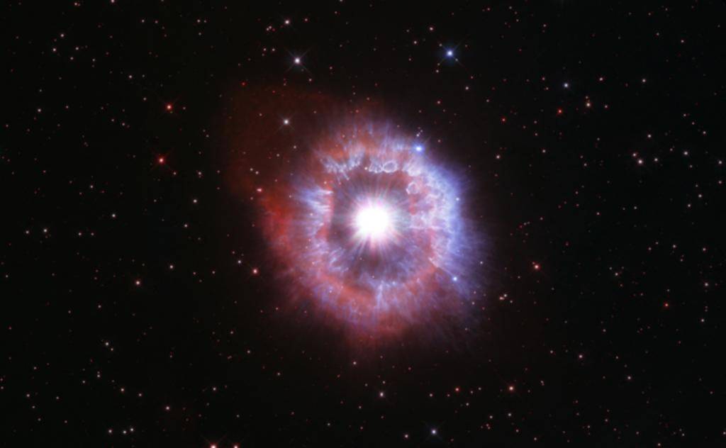 El telescopio Hubble capturó una estrella al borde de la destrucción