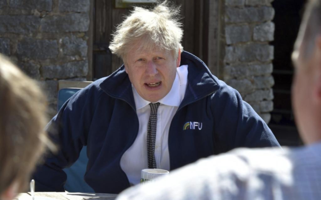 Acusan al primer ministro británico por presuntas irregularidades en su gestión