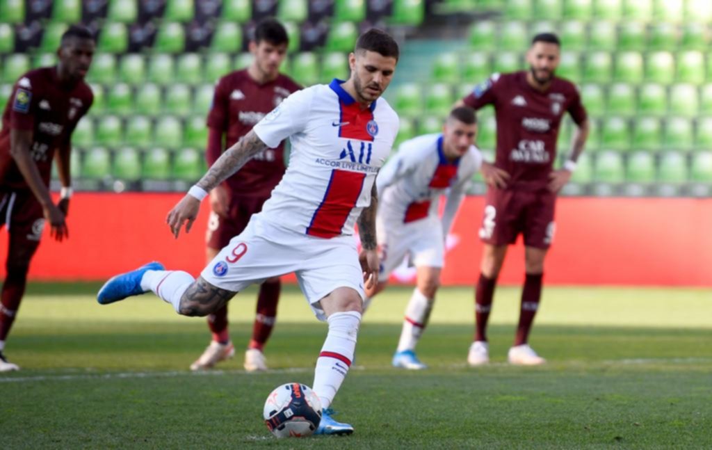Icardi selló con lujo la victoria del PSG de Pochettino, que escaló a la cima en Francia