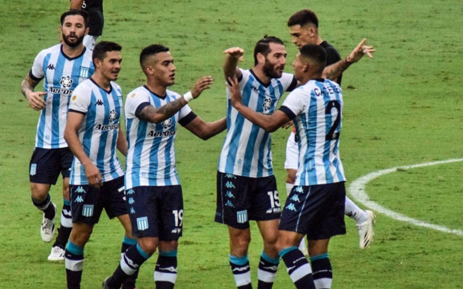 Racing le ganó a Colón en un final cargado de polémica