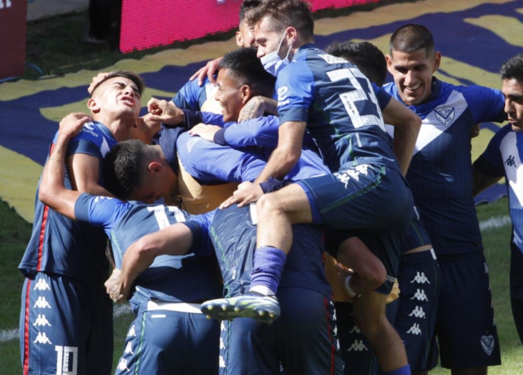Vélez se lo dio vuelta a Lanús y es el primer clasificado
