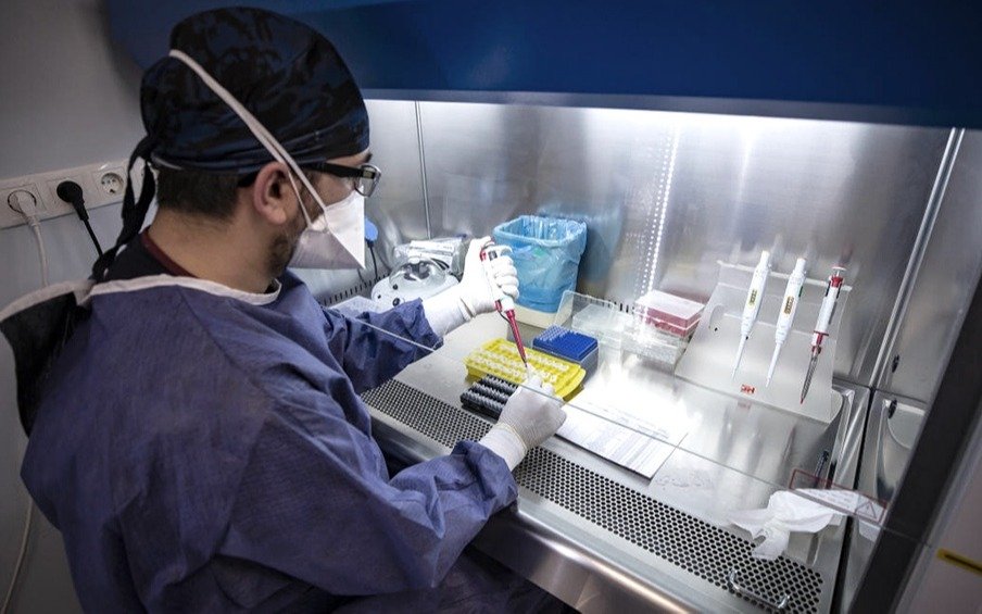 Bioquímicos de la Provincia advierten por "ofrecimientos mágicos" para detectar el coronavirus