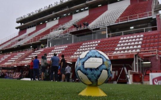 ¿Se suspende el fútbol si se implementan más restricciones?: Gollán dijo que "sería un ejemplo para la sociedad"