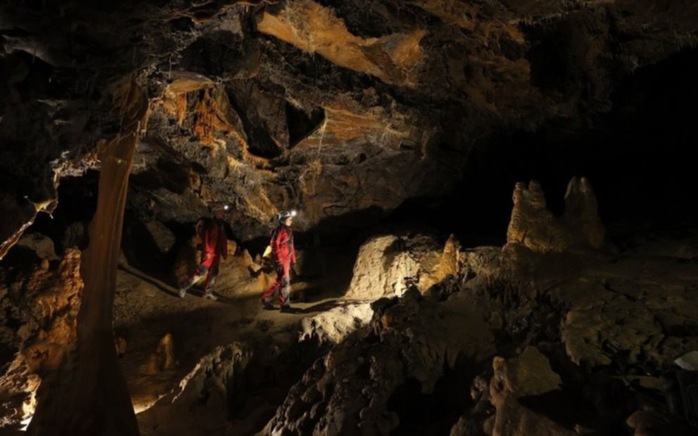 Pasaron 40 días en una cueva sin celular ni relojes como parte de un experimento: así terminaron