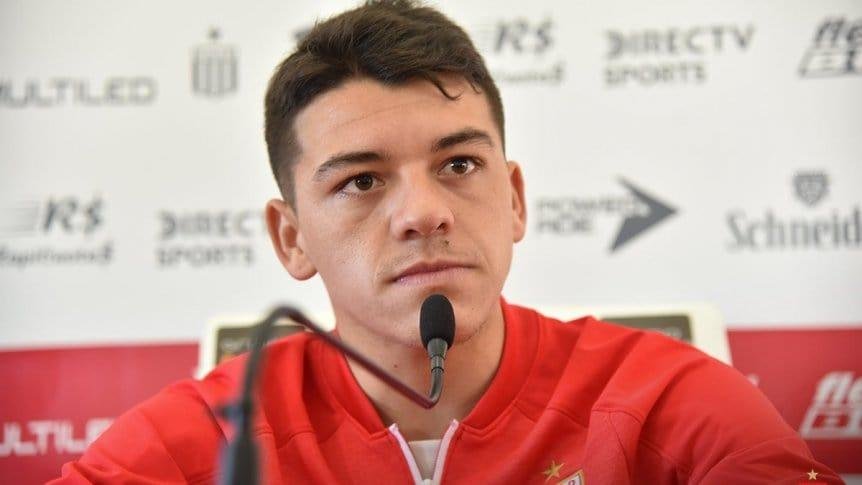 Se oponen a que exfutbolista de Estudiantes salga del país