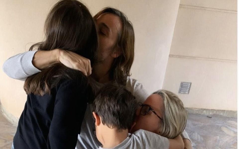 Así fue el reecuentro de Carolina Píparo, su esposo y los hijos tras obtener la domiciliaria