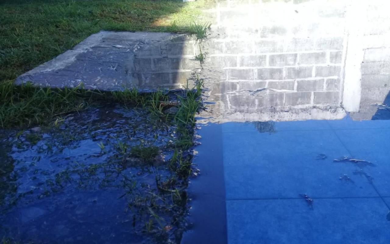 En 76 y 10 hicieron 41 reclamos y siguen con las cloacas desbordadas