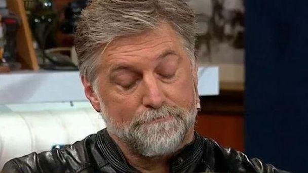 Horacio Cabak contrató a Burlando y el escándalo lo acecha