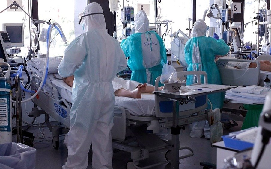 Camas, insumos y mortalidad: "Tenemos indicadores muy tristes de la terapia intensiva", afirmó Enio García