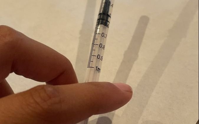 Un juez sugirió vacunar contra el COVID a un preso pese a no integrar ningún grupo de riesgo