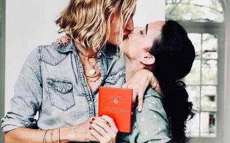 Dolores Barreiro, Bernardita y el apasionado beso que causó confusión