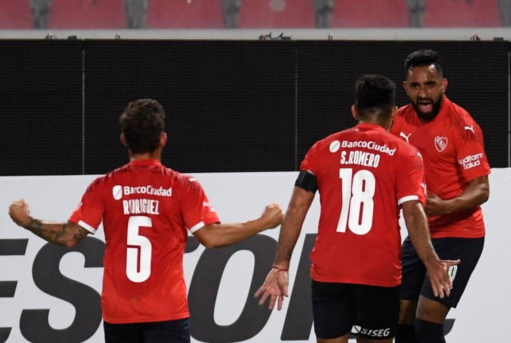 El Rojo lo dio vuelta y lidera su zona en la copa Sudamericana