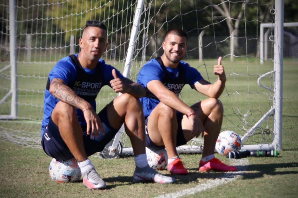 Lucas Barrios volvió a entrenar y mañana le realizarán estudios