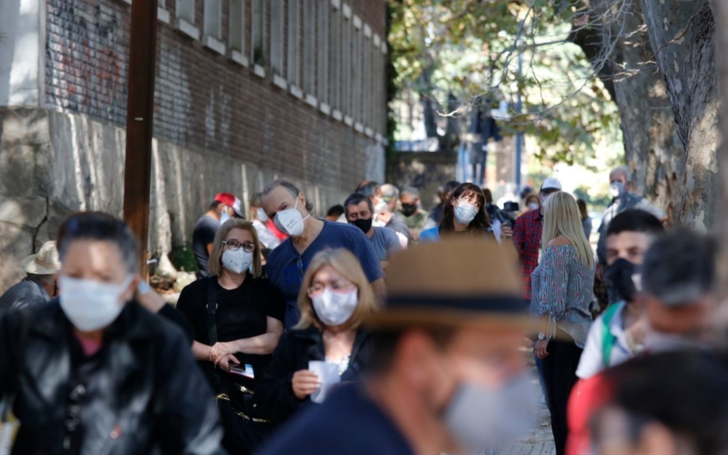 La cepa de Manaos sigue creciendo en La Plata: el 79,4% de casos en una muestra son de esa variante