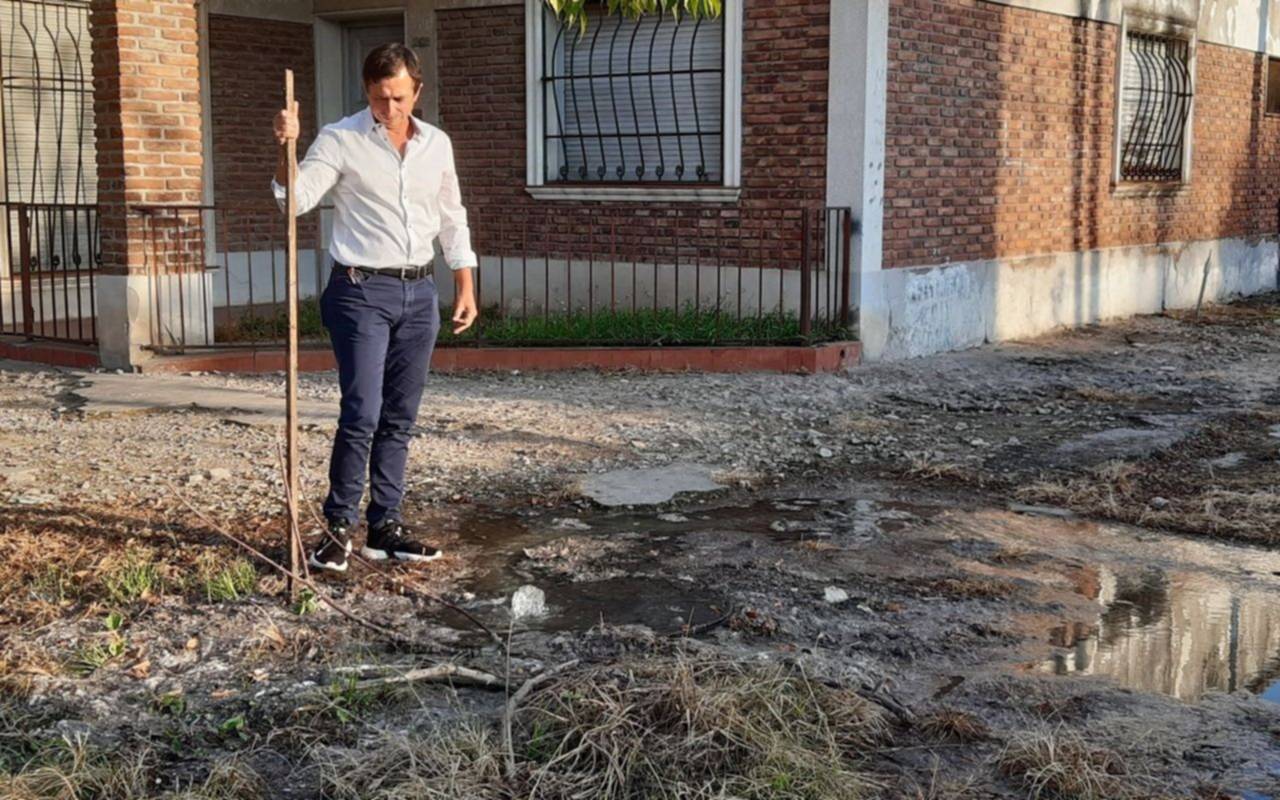 Se suman reclamos por desbordes cloacales en Los Hornos