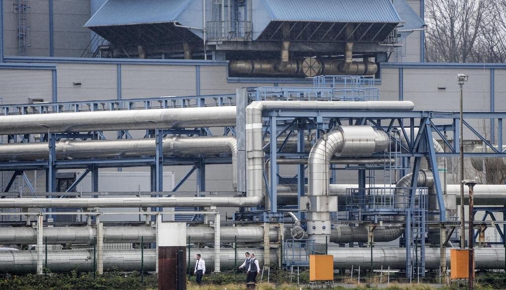 EE UU libera reservas de crudo y Rusia amenaza a Europa por el gas