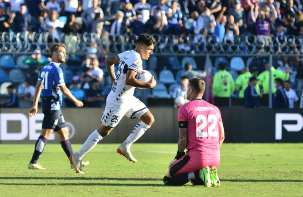 Tarragona y Alemán anotaron seis de los ocho goles del Lobo