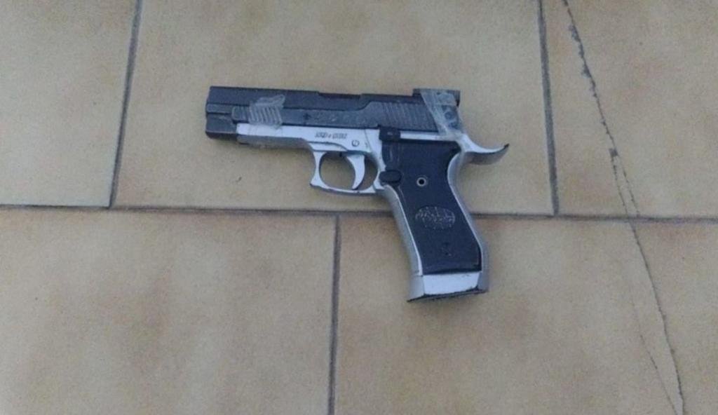 Dos chicos de 13 y 15 años demorados por robar con una réplica de pistola