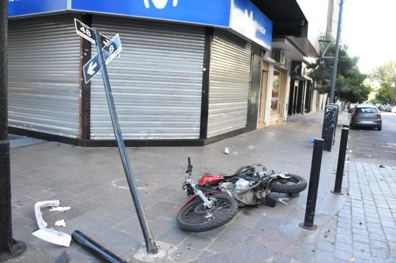 Un espectacular choque en 8 y 48: dos lesionados
