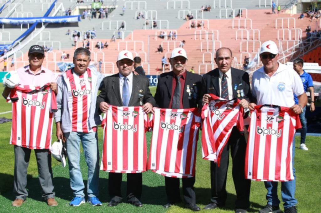 Emotivo homenaje a ex combatientes de Malvinas en la previa al encuentro