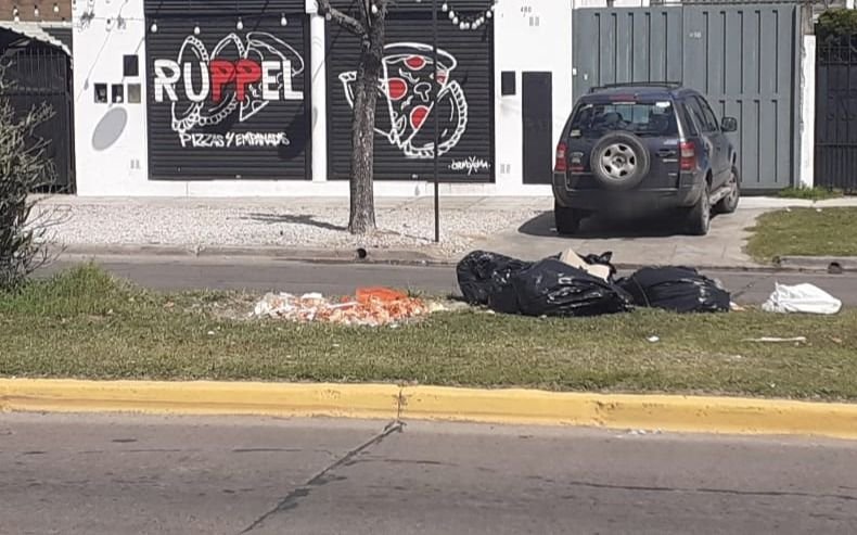 Vecinos manifiestan hartazgo por la presencia de basura en 25 entre 527 y 528