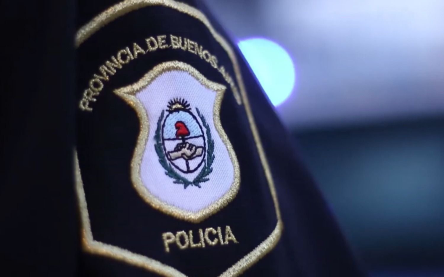 Una carta y un disparo en la cabeza: joven oficial de policía se quitó la vida en La Plata 