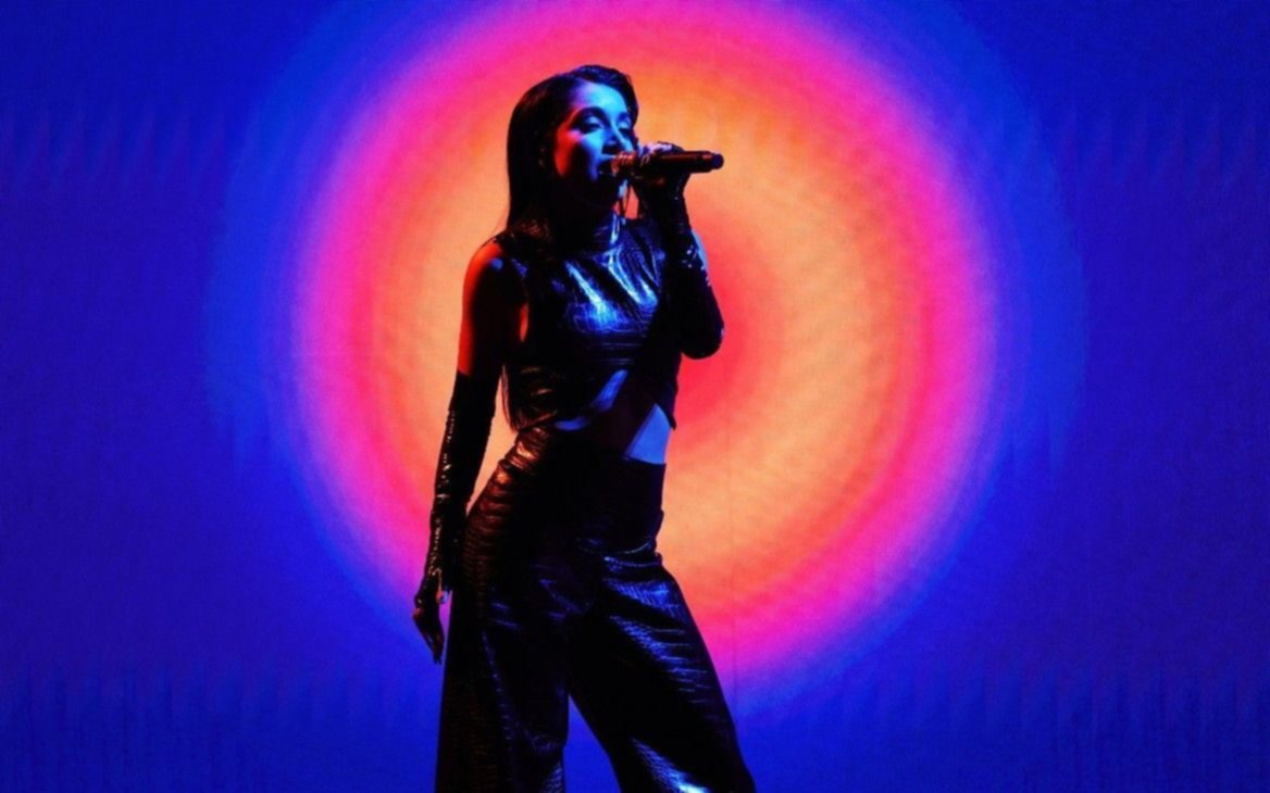 La quilmeña María Becerra brilló en los Grammy