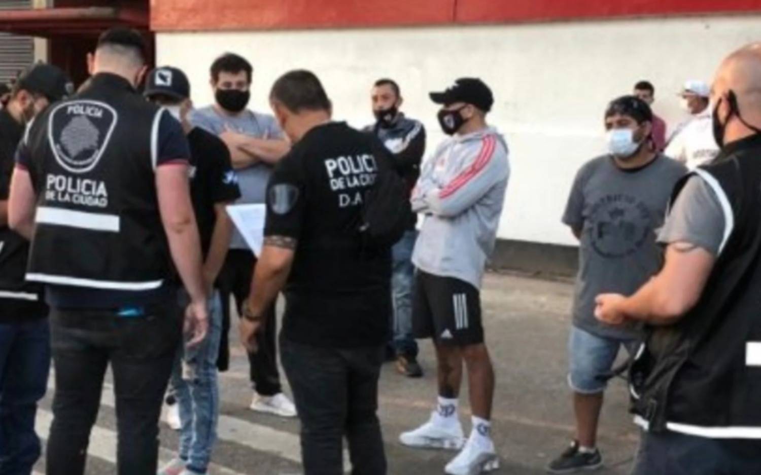 Golpe a los violentos: aplican derecho de admisión a 319 barras de River