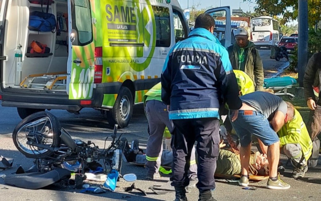Un motociclista herido en Camino Centenario y 511