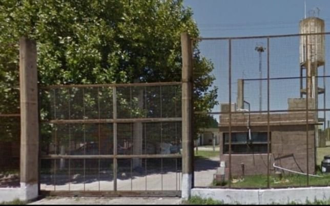 Fugan 5 menores del Instituto Almafuerte: escapan en autos de alta gama tras amenazas con un arma