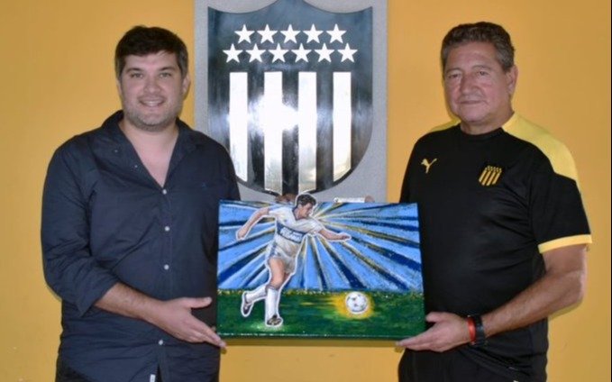 A 30 años del Gol del Terremoto, el Chueco Perdomo recibió un regalo tripero en Uruguay