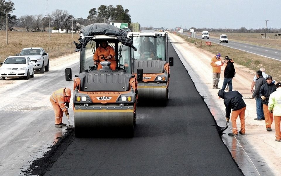 Ruta 6: firmaron los contratos para empezar con las obras entre La Plata y Zárate