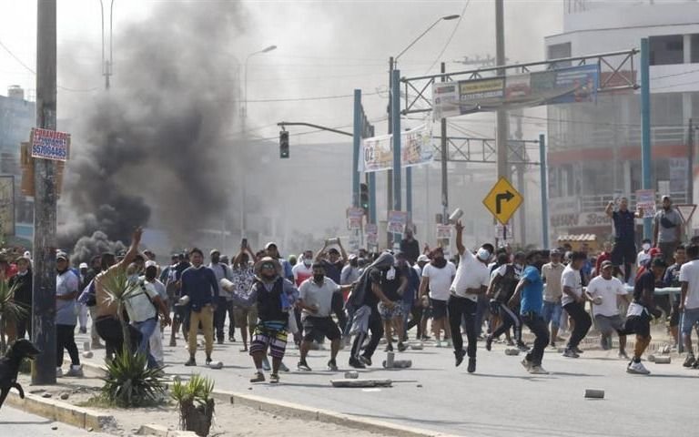 Crisis en Perú: Castillo levantó el toque de queda en Lima