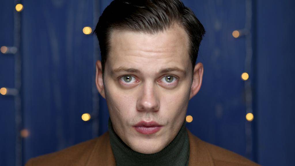 Bill Skarsgard se convertirá en “El Cuervo” en la nueva versión del clásico de culto