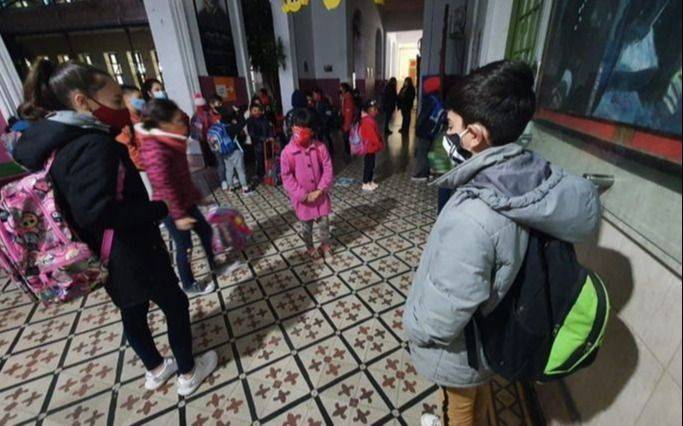 Una hora más de clases: un sector de Suteba critica la idea y Provincia la respalda