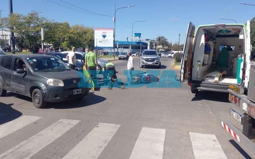 Un motociclista hospitalizado tras accidente en 7 y 72: aseguran que un automovilista quiso fugarse