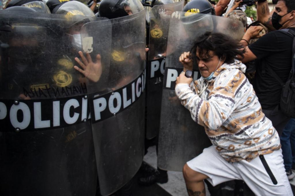 Otra jornada de protesta contra el Gobierno en Perú deja al menos un muerto