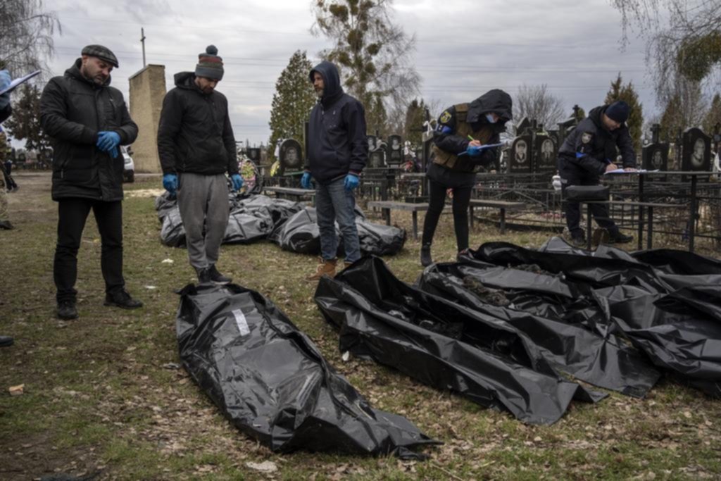 Siguen las denuncias por las atrocidades cometidas por los rusos en Bucha