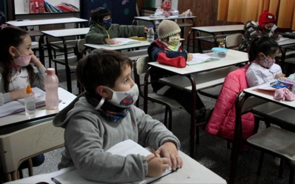 Barbijo optativo en ámbitos educativos y laborales: los alcances de la medida