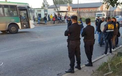 Asesinan de dos balazos a un policía Federal cuando esperaba el micro en José C. Paz