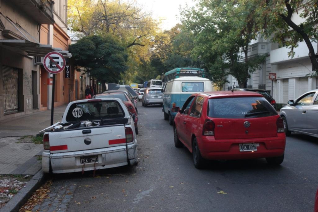 En 54, carriles exclusivos y veda al estacionamiento