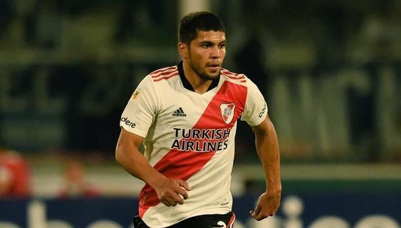 Rojas llegó al país y será operado de la doble fractura