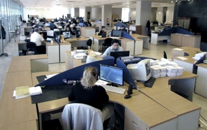 Piden que la Provincia congele el pase a planta de estatales y "reorienten" esos gastos