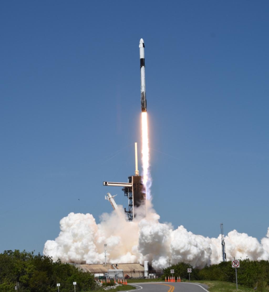 Turistas al espacio: SpaceX lanzó el primer viaje privado a la Estación Internacional