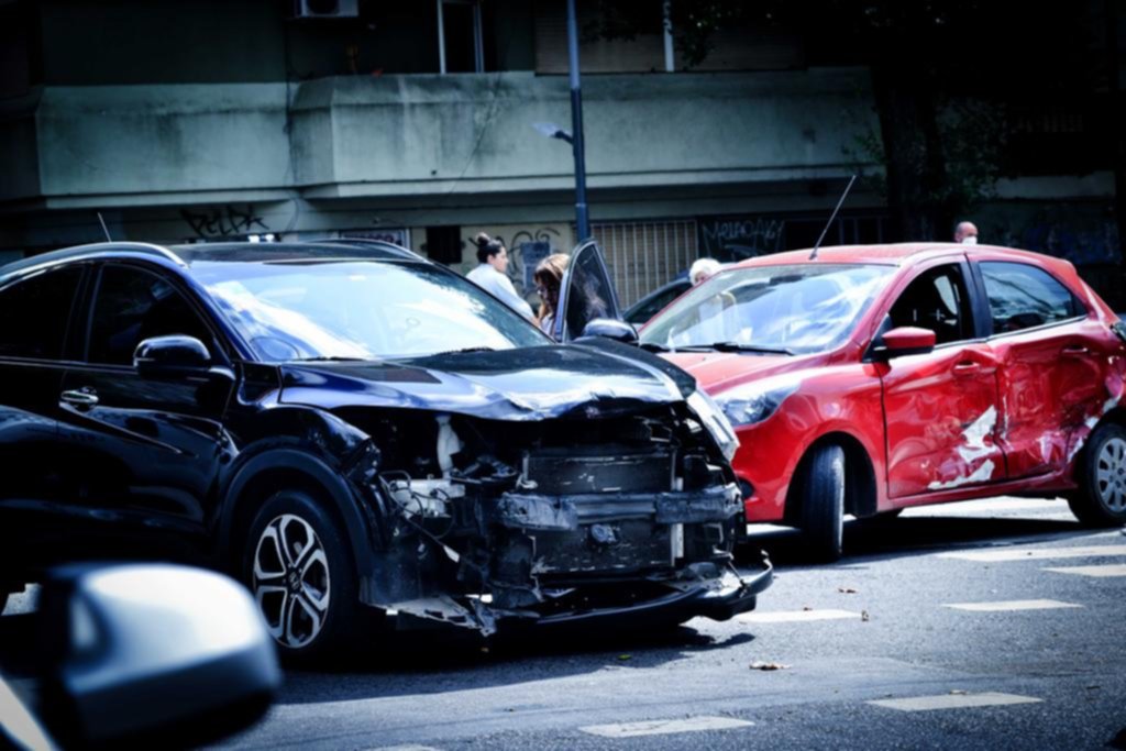 Siete autos involucrados en dos choques múltiples