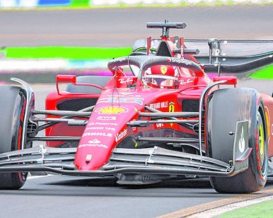 Leclerc y Ferrari marcan territorio en los libres del GP de Australia