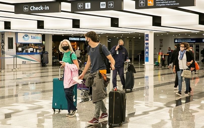 Migraciones simplificó requisitos para las personas que viajen al exterior