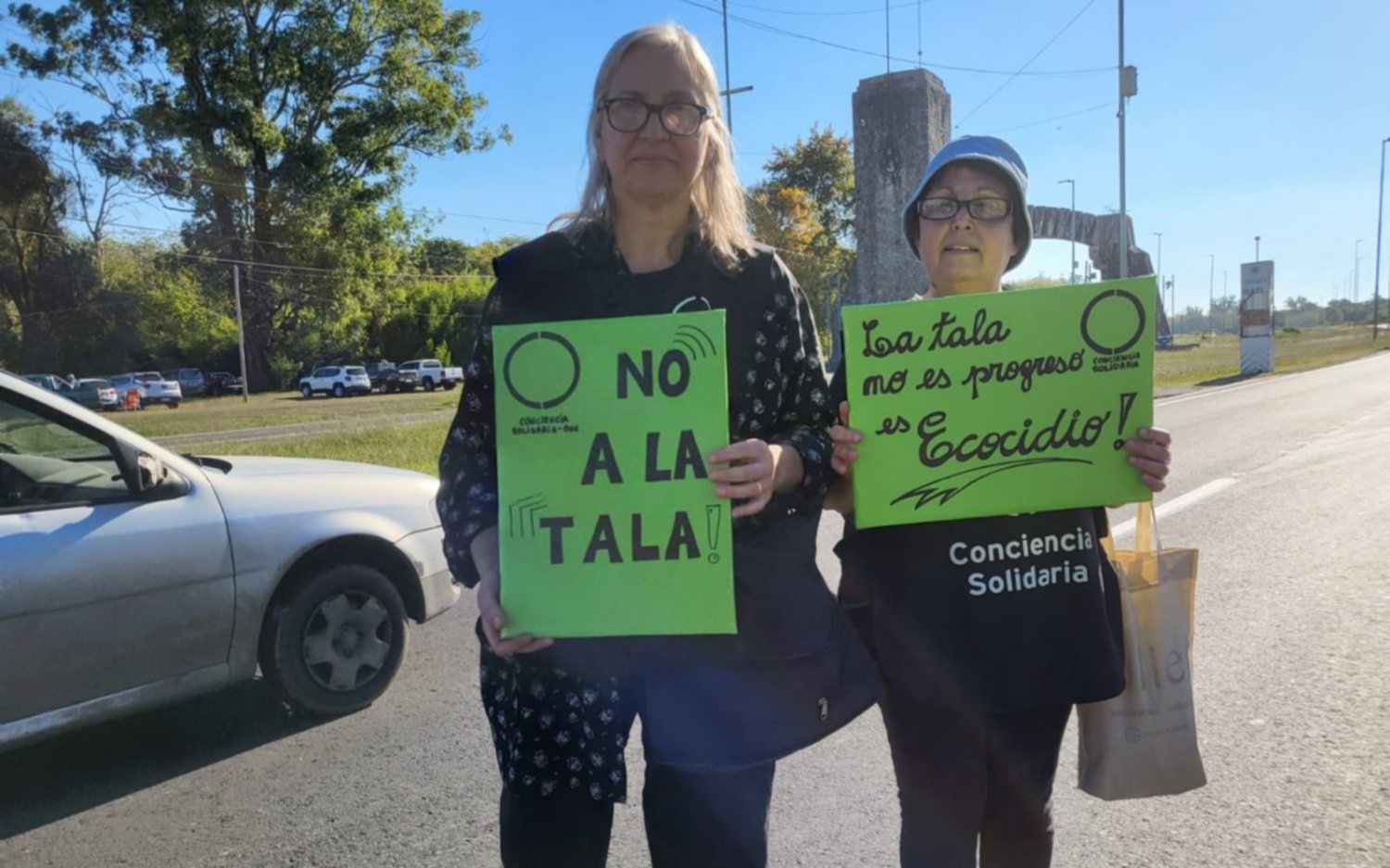 Corte y marcha en Camino Centenario en contra de la tala en el Parque Pereyra