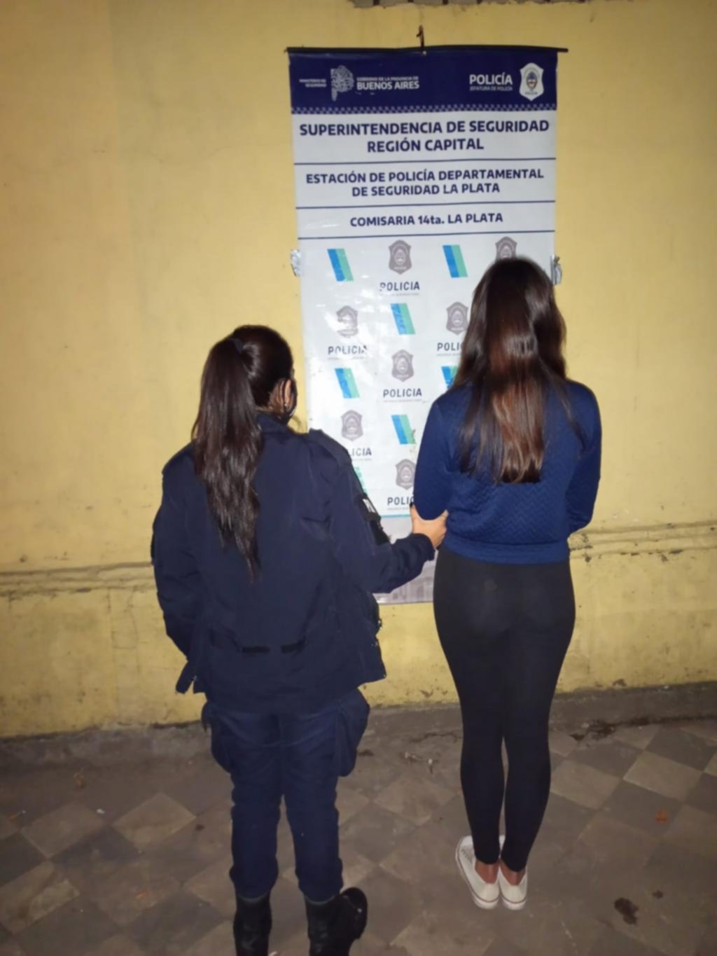 Incitada por el papá, atacó a una chica con un puñal